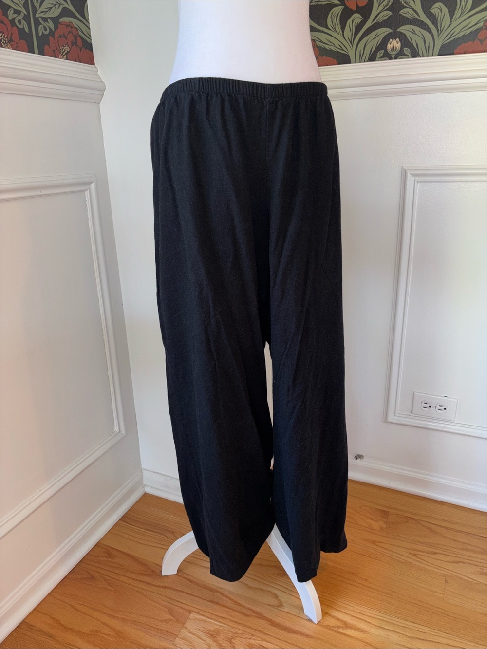Black Linen Wide Leg Pants – Minimalist Resort Style - Picture 2 of 6